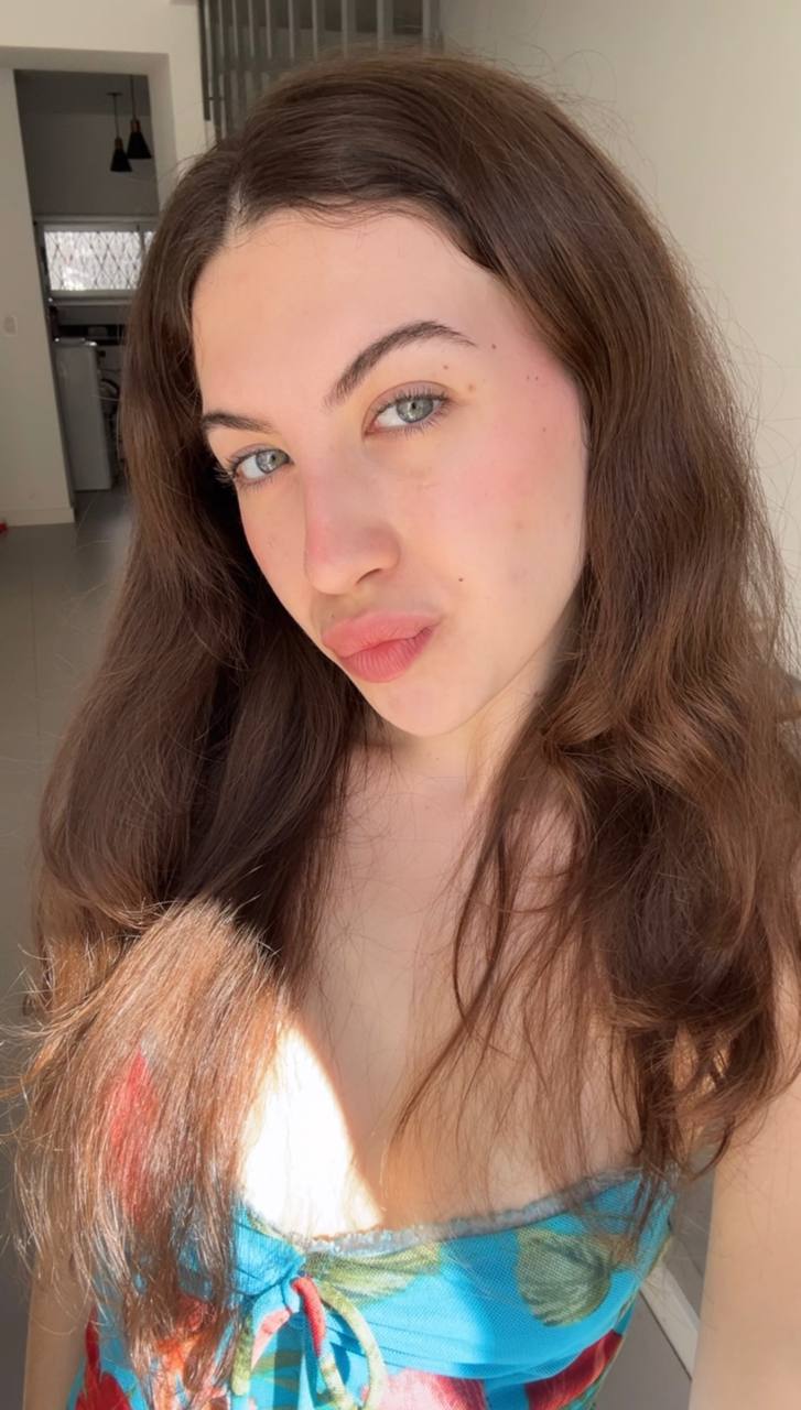 Nude girl Amber in Zhumadian