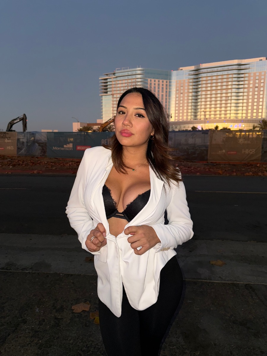 Take a pause and enjoy Ali Cruz — streaming from Zhumadian