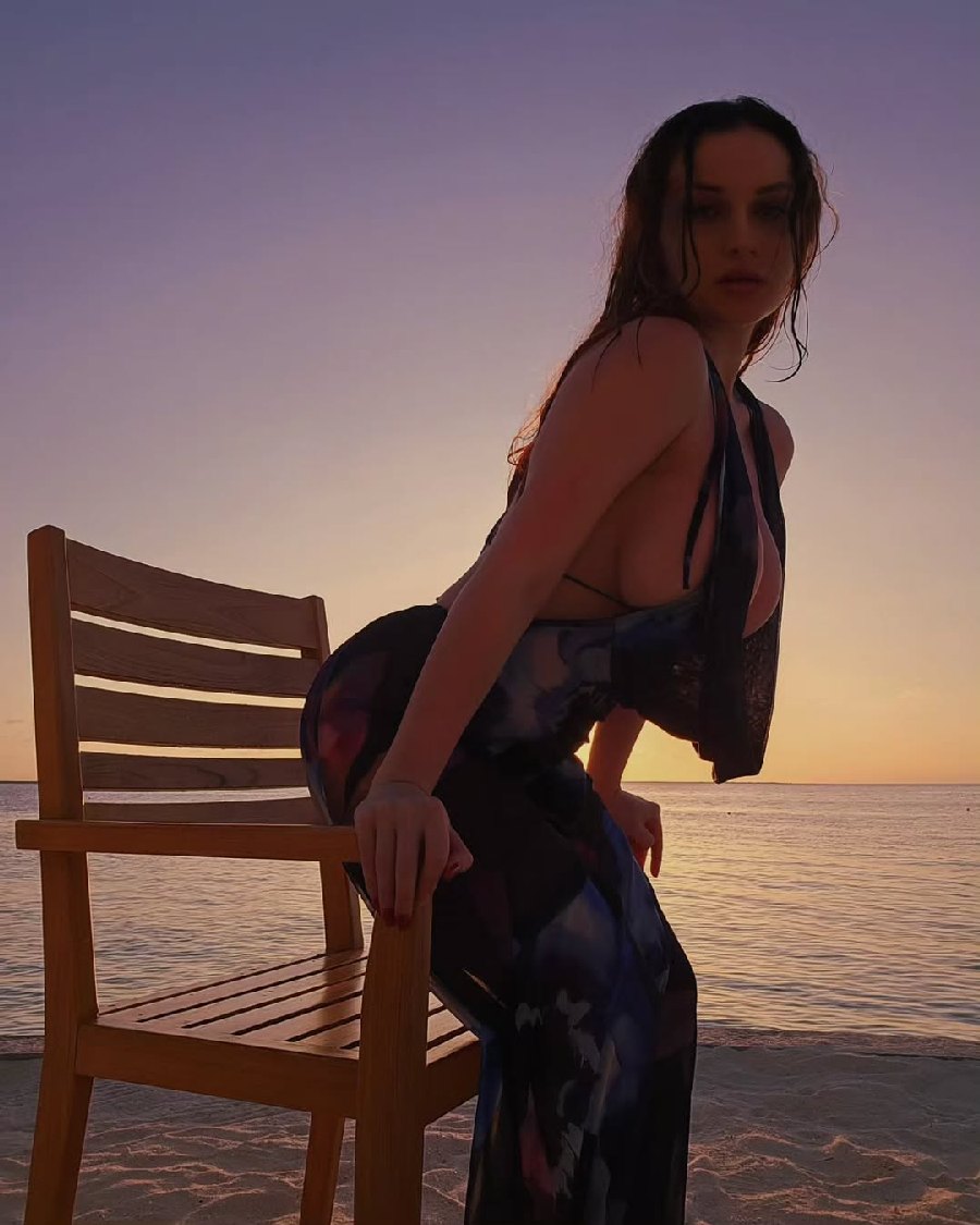 Sexy girl Miranda Faith nude in Zhumadian