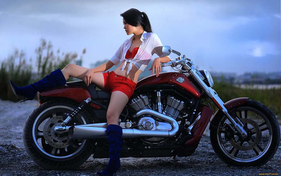 Beautiful girls and motorcycles in Zhumadian