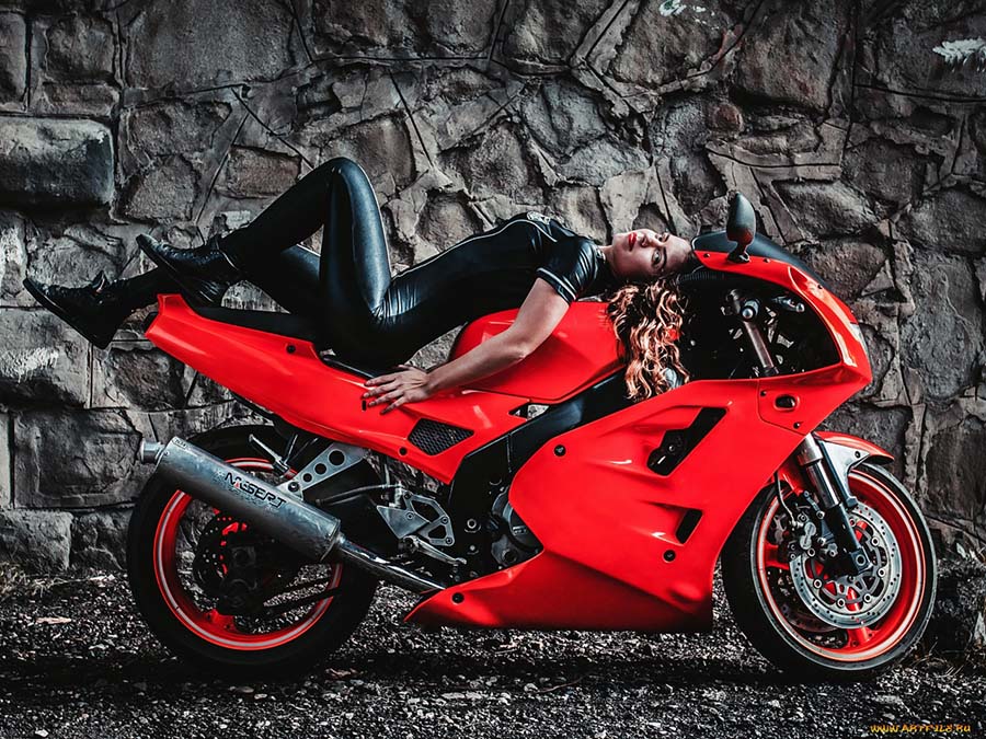 Beautiful girl Beautiful girls and motorcycles in Zhumadian