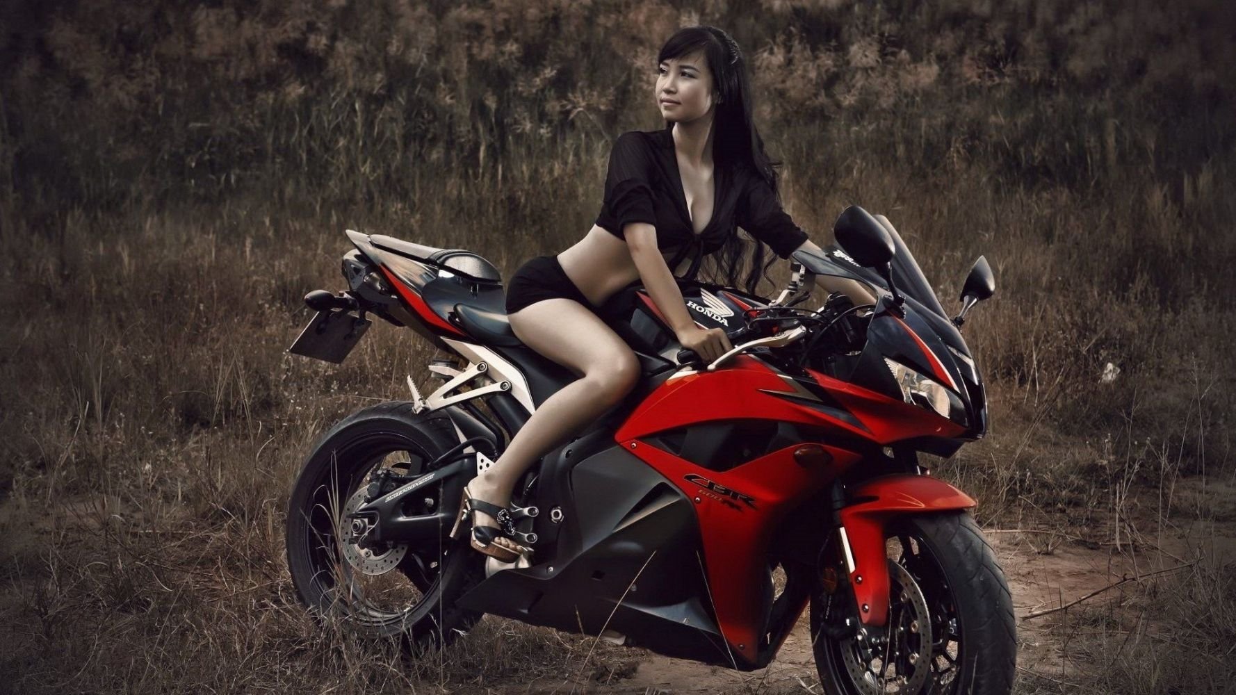 Fitness girls and bikes in Zhumadian